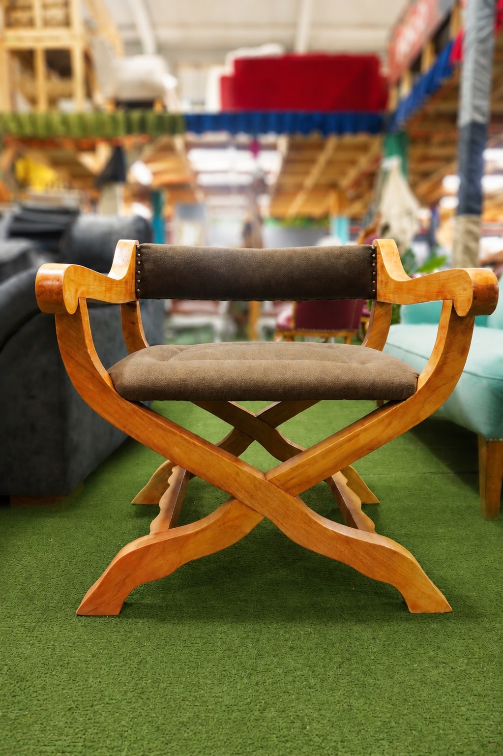 Sillón de madera restaurado y retapizado