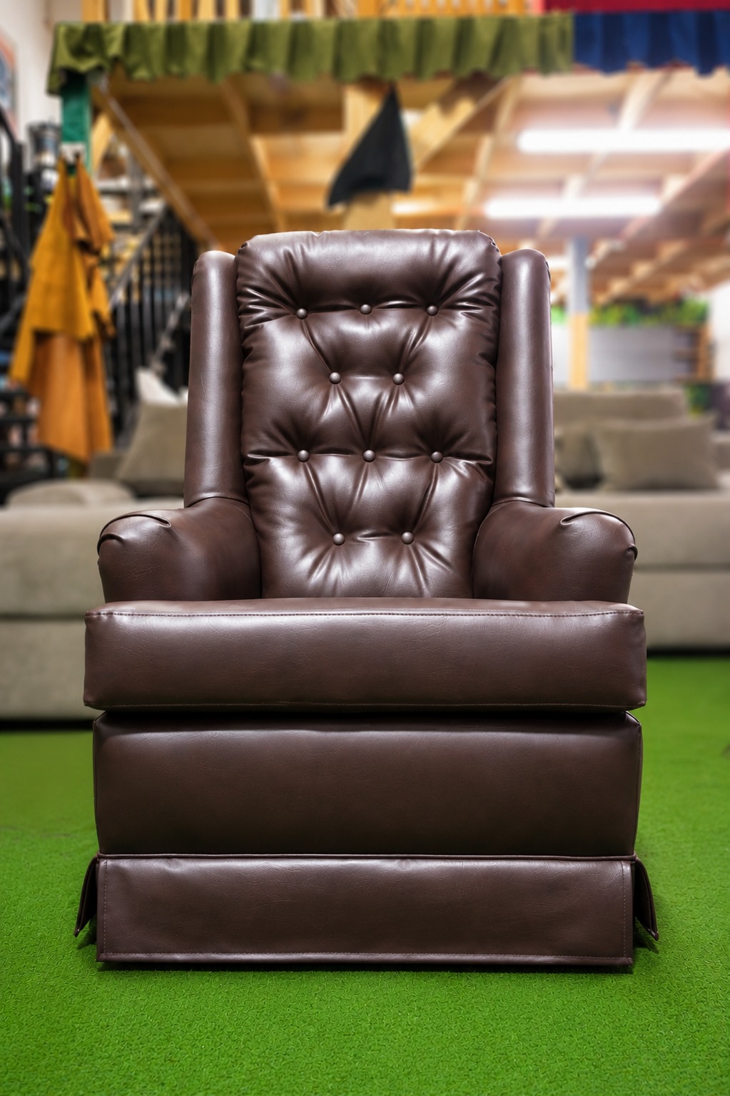 Sillón individual con capitoné en cuero café